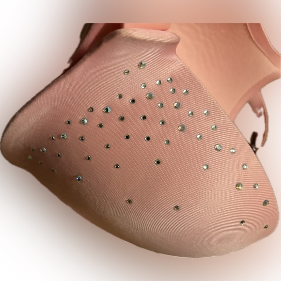 La Senza jewel encrusted pink lace bra. - Picture 2 of 8